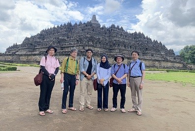 Soloへの道すがら、ボロブドゥール寺院に立ち寄りました。