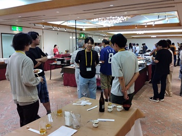 他大学の学生さんと懇親を深めました。