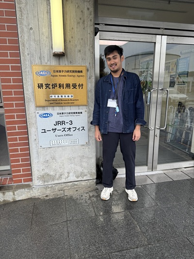 JRR-3の開放研に到着