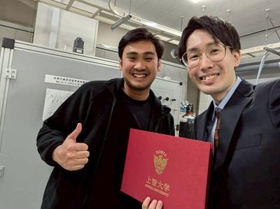 何度も使った装置とともに。その技術を後輩に受け継いで